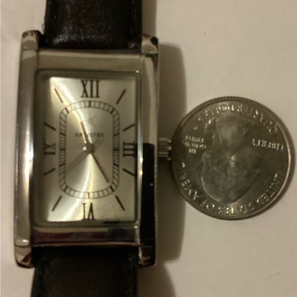 Vintage Artistry Watch NWT Silver Rectangular Watch w. Black Band needs battery - Picture 5 of 12